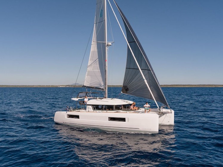 Lagoon 40 - Boatscribe.com