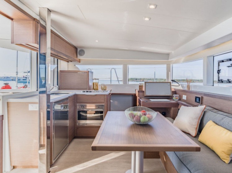 Lagoon 40 - Boatscribe.com