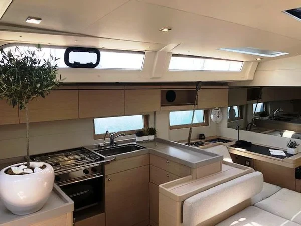 Oceanis 51.1 - Boatscribe.com