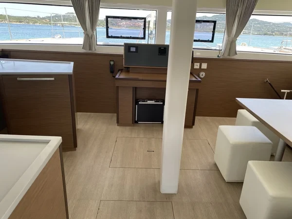 Lagoon 52 F - Boatscribe.com
