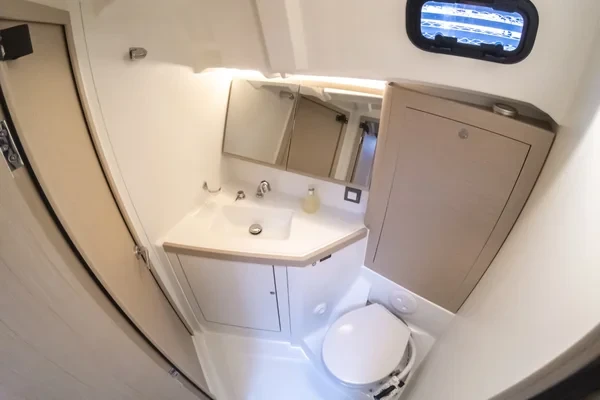 Oceanis 46.1 - Boatscribe.com