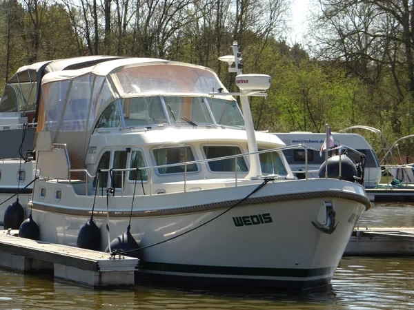 Grand Sturdy 29.9 Sedan - Boatscribe.com