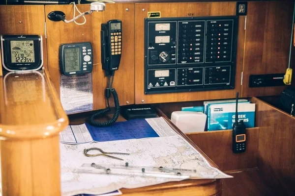 Oceanis 41.1 - Boatscribe.com