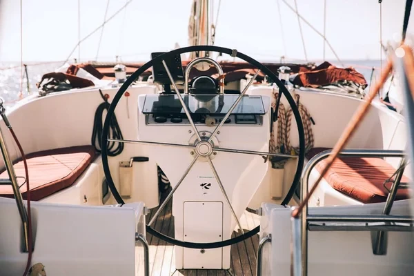 Oceanis 41.1 - Boatscribe.com