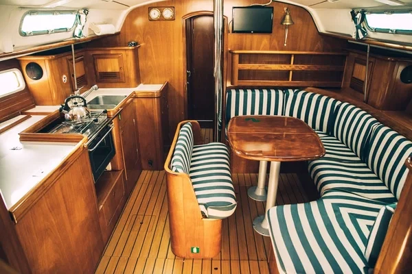 Oceanis 41.1 - Boatscribe.com