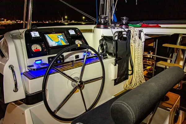 Lagoon 42 - Boatscribe.com