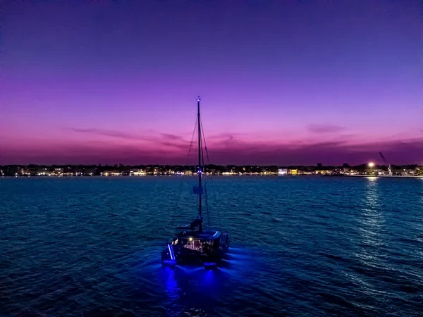 Lagoon 42 - Boatscribe.com