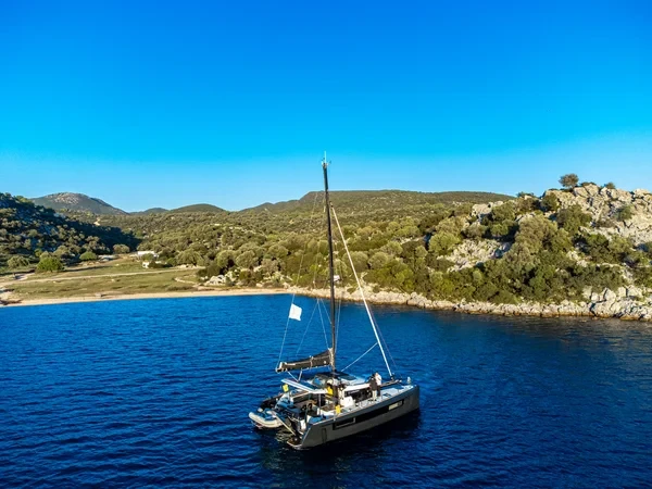 Lagoon 40 - Boatscribe.com
