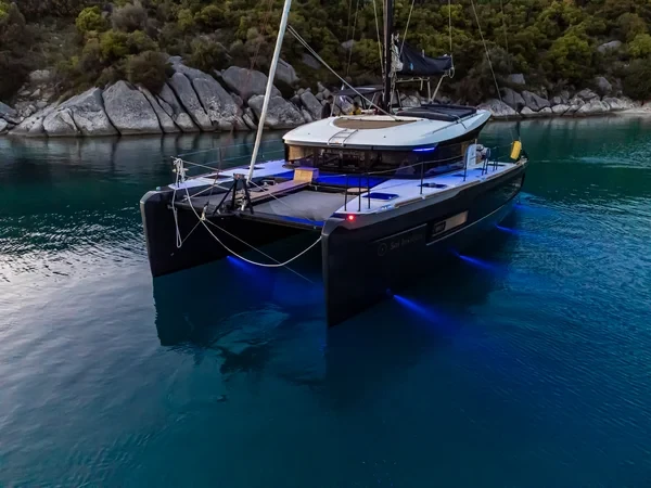 Lagoon 40 - Boatscribe.com