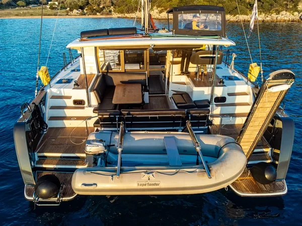 Lagoon 40 - Boatscribe.com