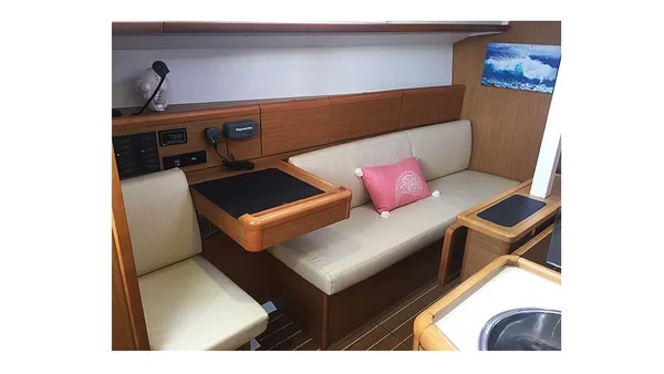 Sun Odyssey 33i - Boatscribe.com