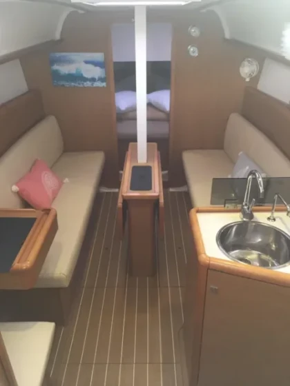 Sun Odyssey 33i - Boatscribe.com