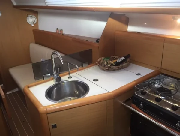 Sun Odyssey 33i - Boatscribe.com