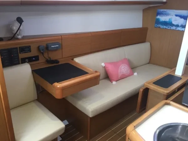 Sun Odyssey 33i - Boatscribe.com