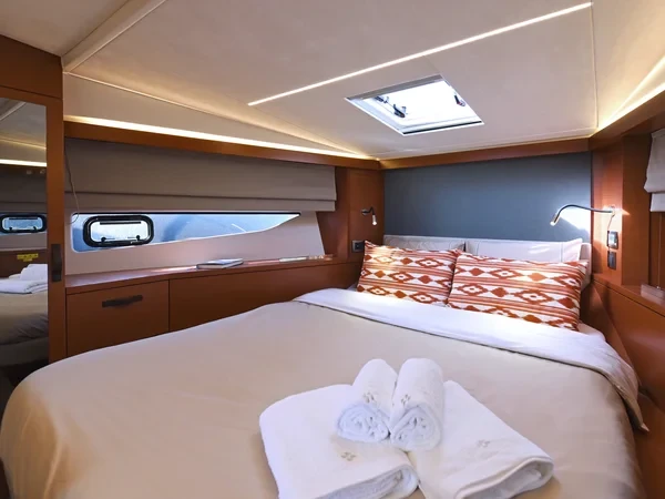 Prestige 42 - Boatscribe.com