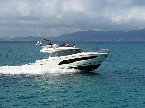 Prestige 42 - Boatscribe.com