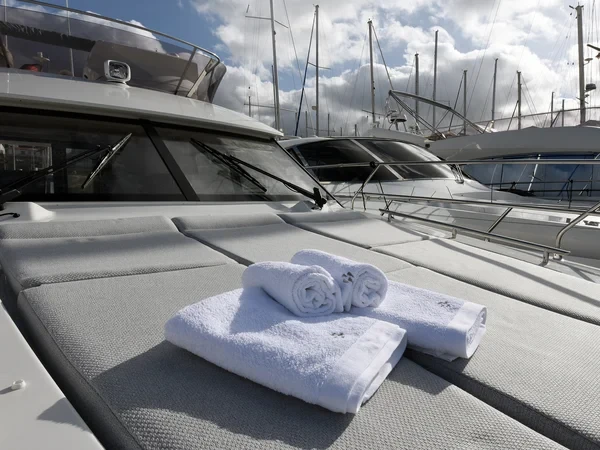 Prestige 42 - Boatscribe.com