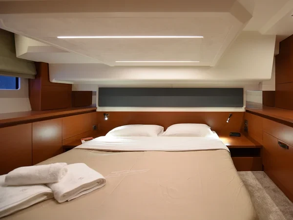Prestige 42 - Boatscribe.com