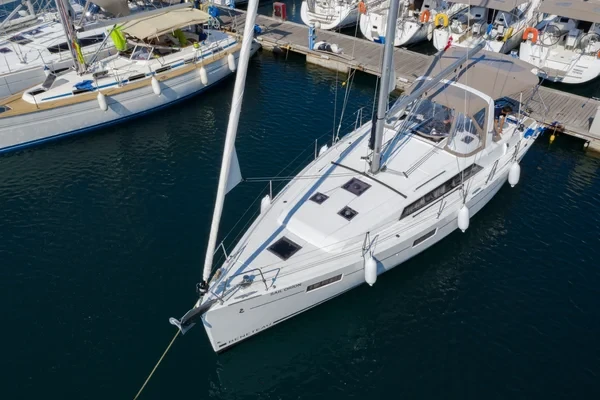 Oceanis 41.1 - Boatscribe.com