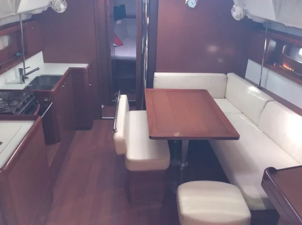 Oceanis 43 - Boatscribe.com