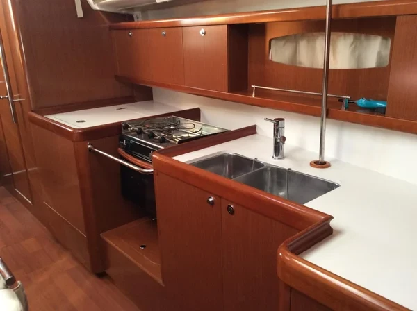 Oceanis 43 - Boatscribe.com