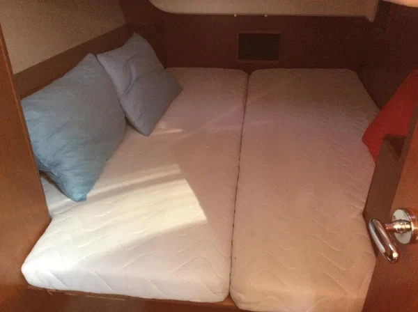 Oceanis 43 - Boatscribe.com