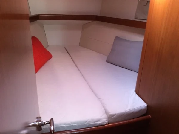 Oceanis 43 - Boatscribe.com