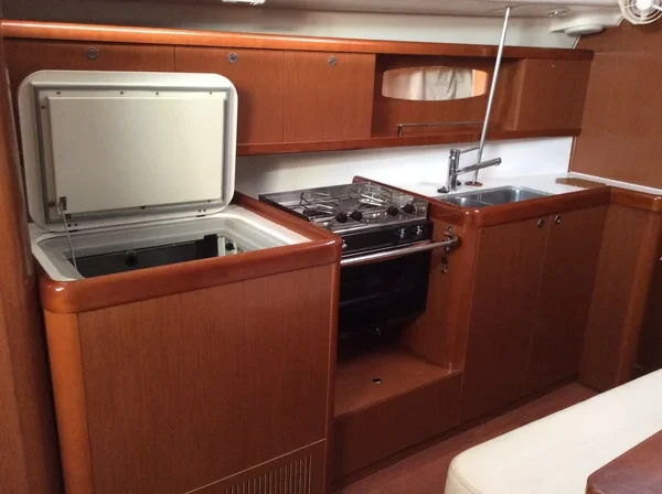 Oceanis 43 - Boatscribe.com