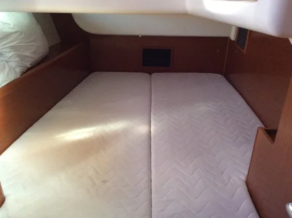 Oceanis 43 - Boatscribe.com