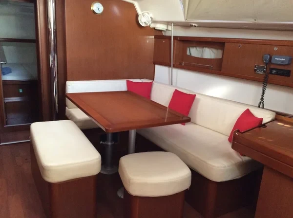 Oceanis 43 - Boatscribe.com