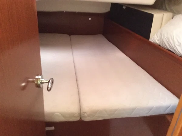 Oceanis 43 - Boatscribe.com