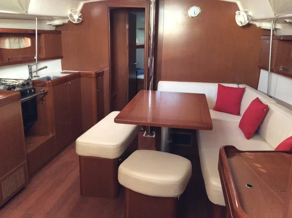 Oceanis 43 - Boatscribe.com