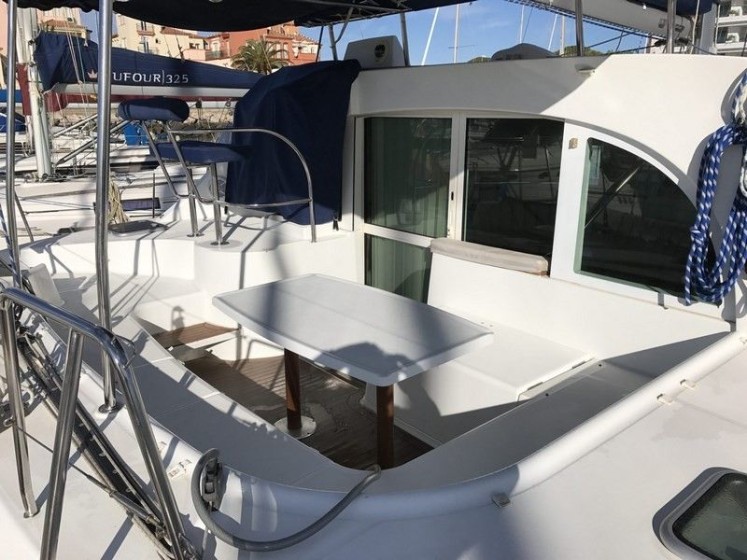 Lagoon 380 - Boatscribe.com