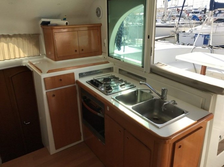 Lagoon 380 - Boatscribe.com