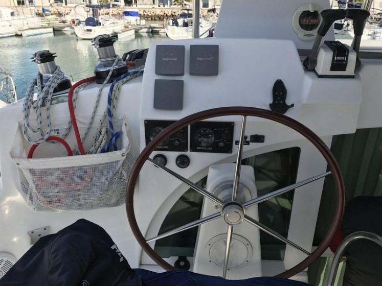 Lagoon 380 - Boatscribe.com