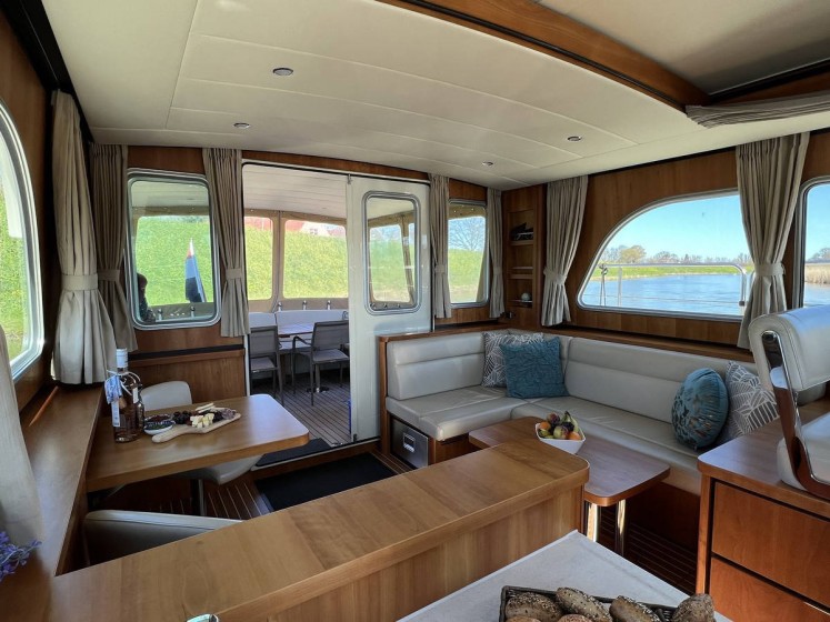 Grand Sturdy 40.0 Sedan - Boatscribe.com