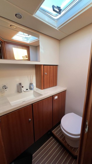 Grand Sturdy 40.0 Sedan - Boatscribe.com