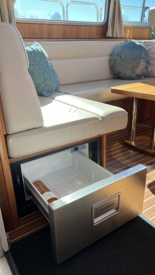 Grand Sturdy 40.0 Sedan - Boatscribe.com