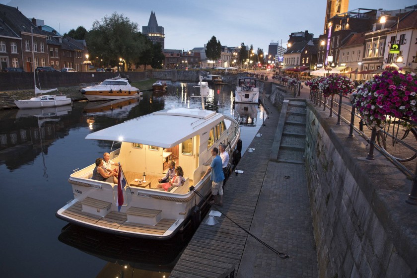 Grand Sturdy 40.0 Sedan - Boatscribe.com