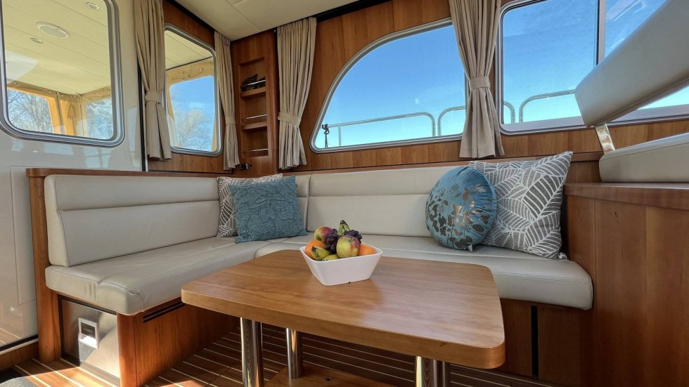 Grand Sturdy 40.0 Sedan - Boatscribe.com