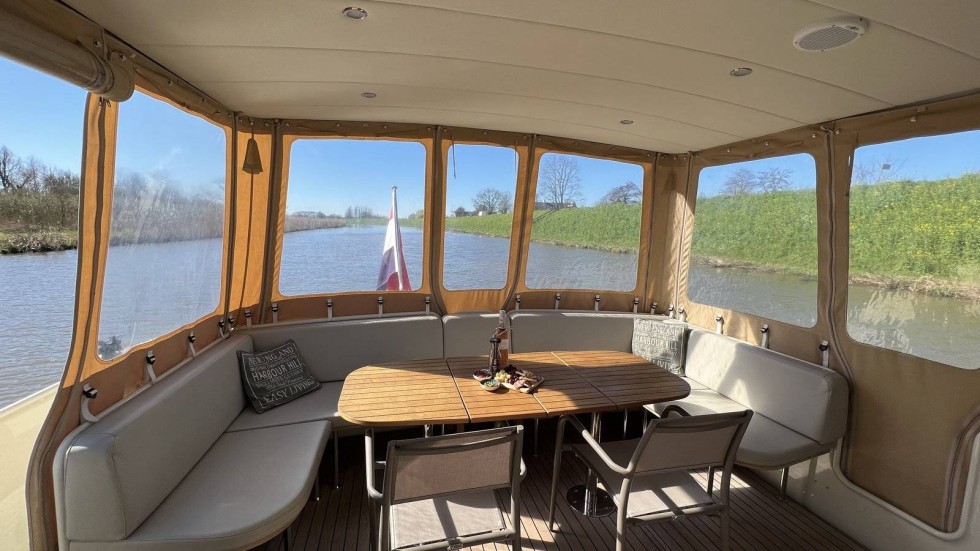 Grand Sturdy 40.0 Sedan - Boatscribe.com