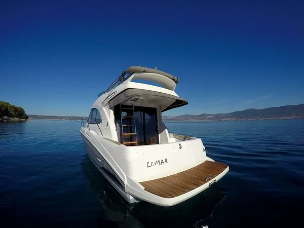 Antares 30 Fly - Boatscribe.com