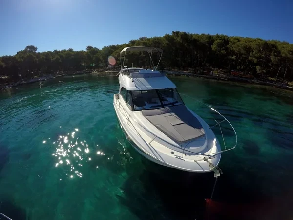 Antares 30 Fly - Boatscribe.com