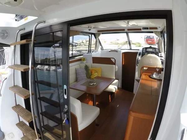 Antares 30 Fly - Boatscribe.com