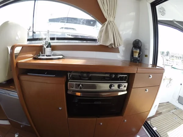 Antares 30 Fly - Boatscribe.com