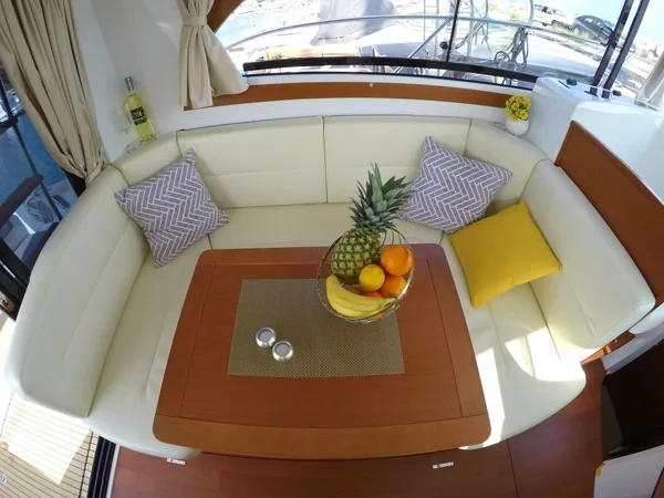 Antares 30 Fly - Boatscribe.com
