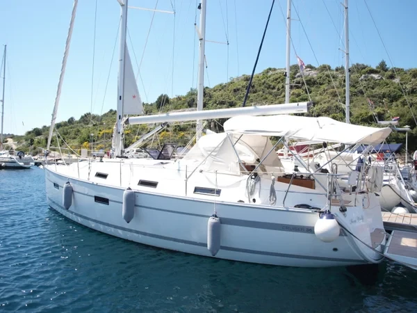 Bavaria 36 Cruiser - Boatscribe.com