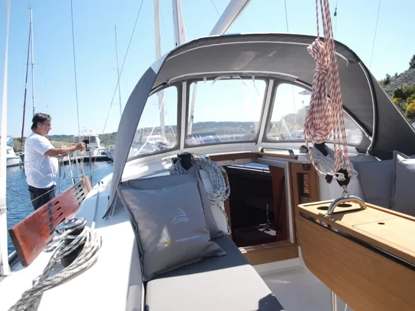 Bavaria 33 Cruiser - Boatscribe.com
