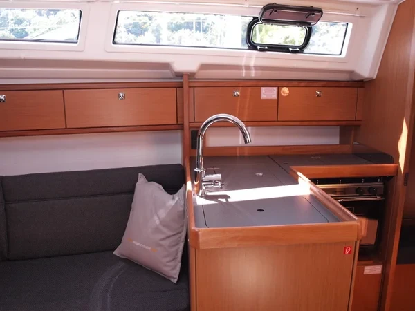 Bavaria 33 Cruiser - Boatscribe.com