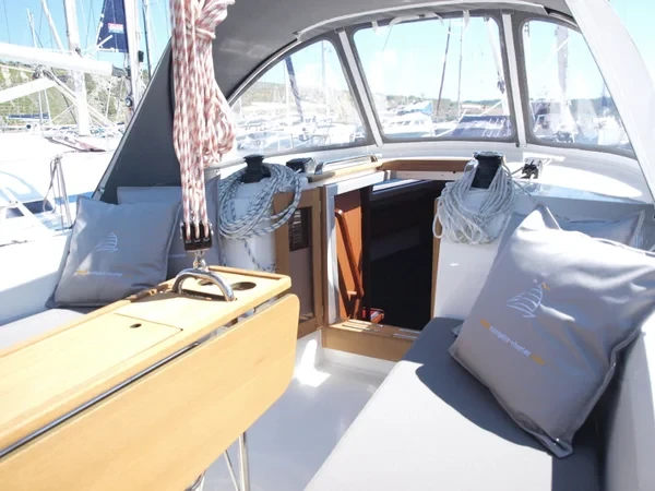 Bavaria 33 Cruiser - Boatscribe.com